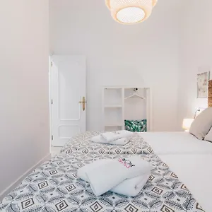 https://altair-apartment-by-people-rentals.sansebastianhotels.net